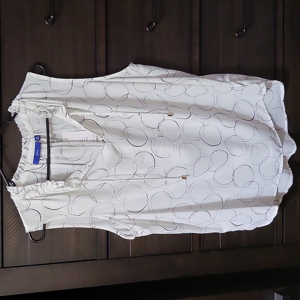 New white with black circles sleeveless top